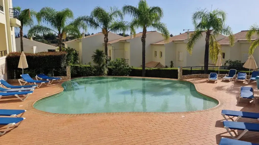 Spacious 3 bedroom apartment with seaview