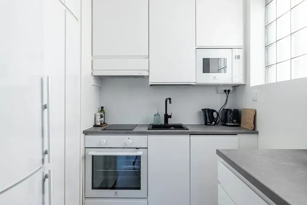 1BR Apartments next to Railway Station, Free Parking, Balcony