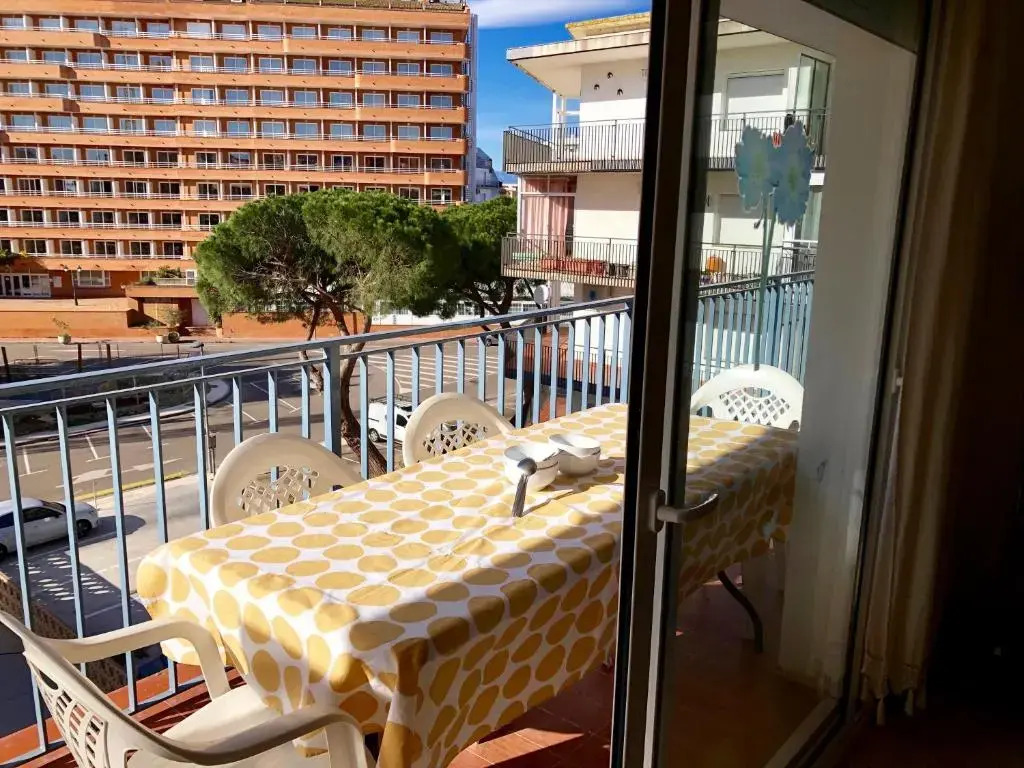 APARTAMENTOS AQUARIUM. 150 METROS PLAYA