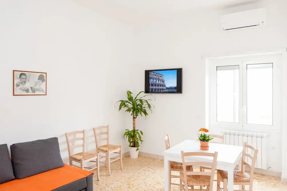 House With 2 Bedrooms in Roma, With Balcony and Wifi