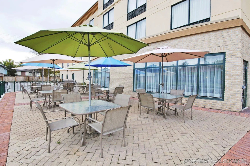 Holiday Inn Express & Suites - Belleville by IHG