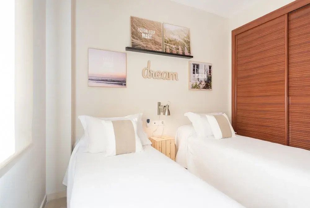 Colon Relax & Quiet Business & Family