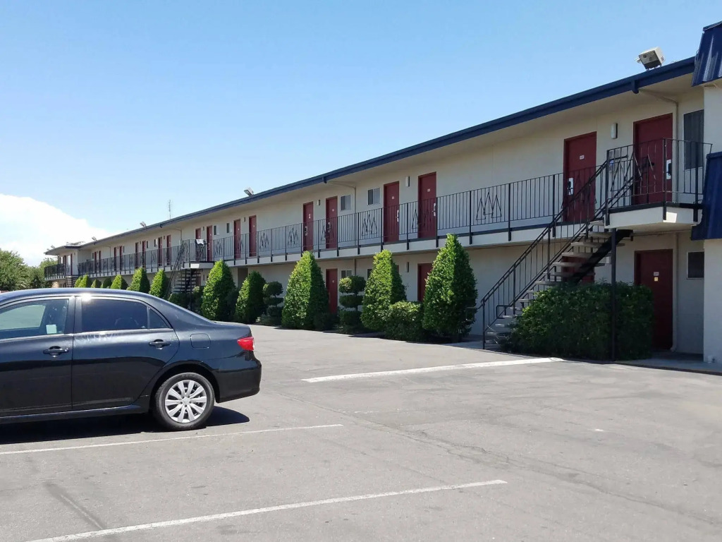 Economy Inn Fresno Yosemite NEWLY REMODELED