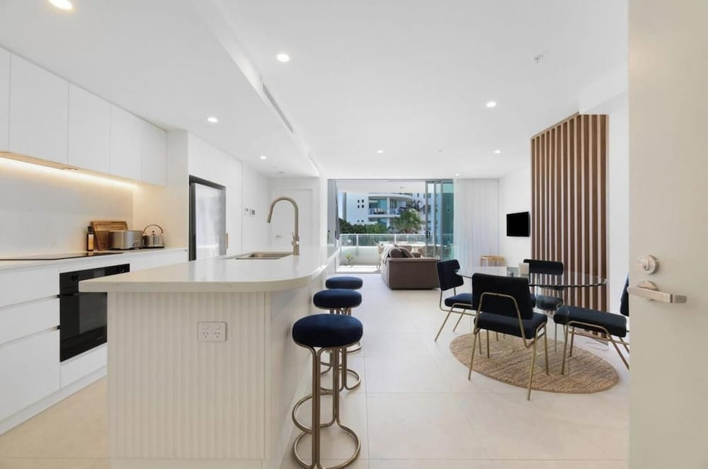 Luxury 2BR Palm Beach Apartment