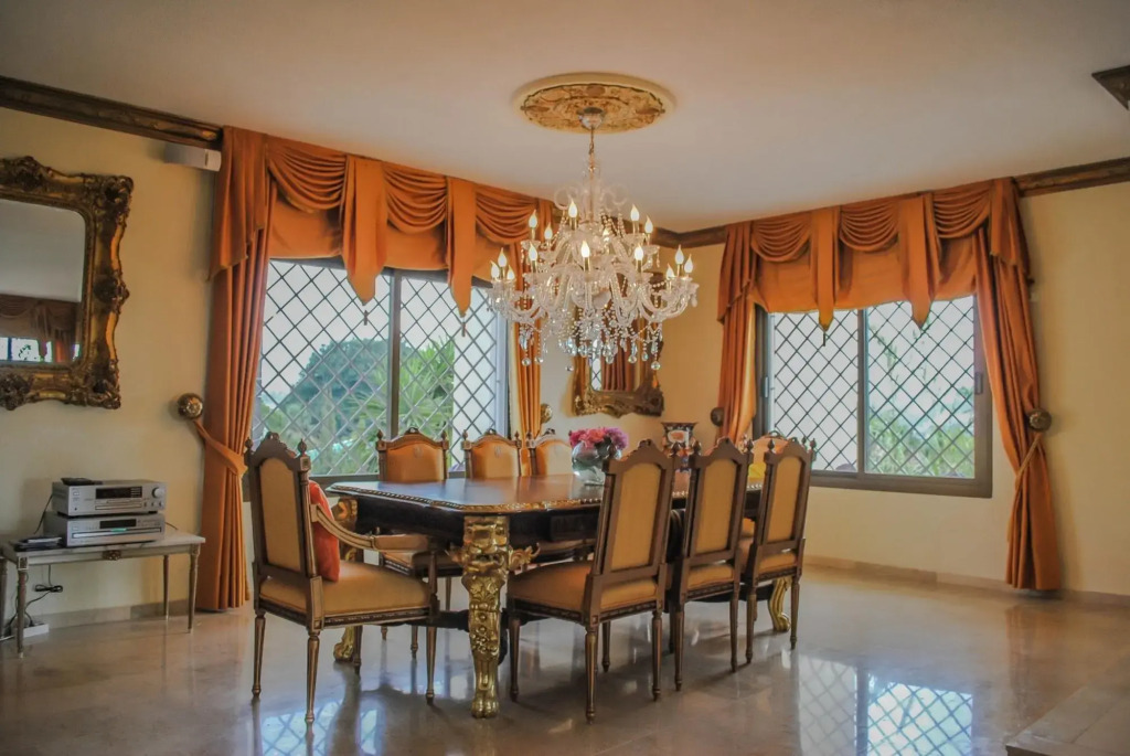 19567 - Unique Luxurious And Palacial Villa