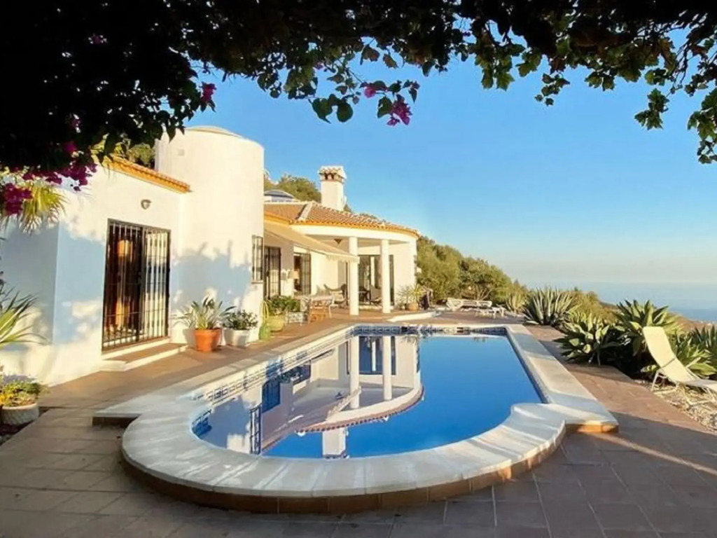 Villa in Arenas with Sea Views and Private Pool