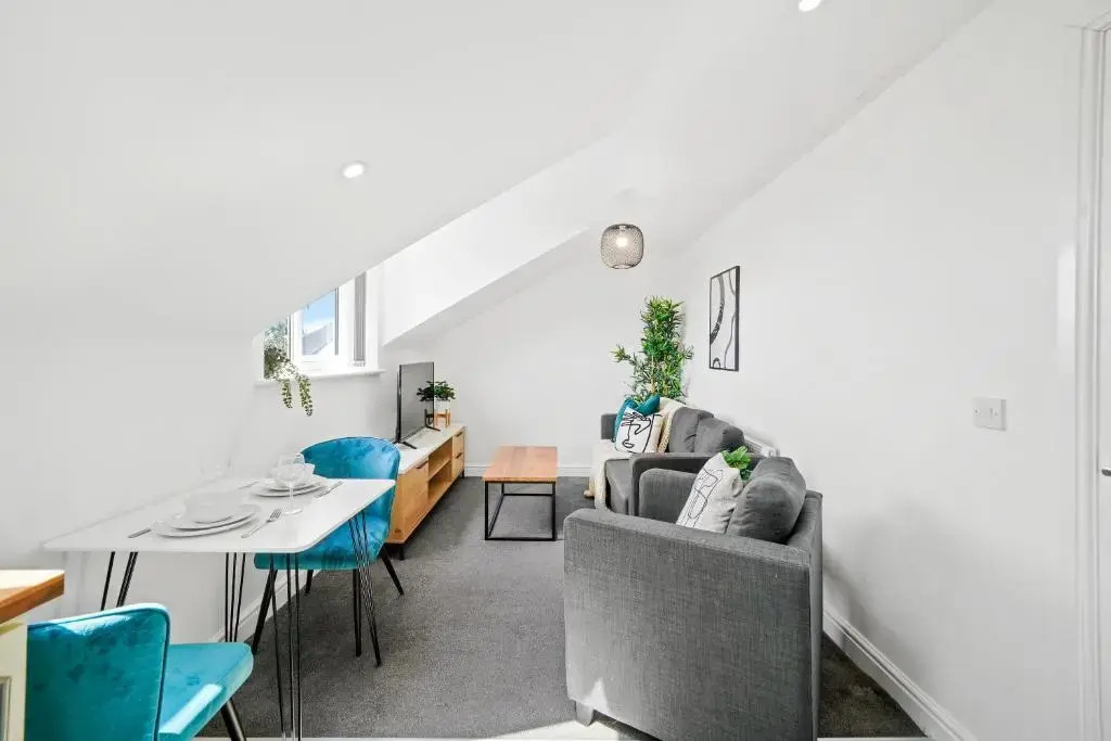 6 Sarah House by Truestays - 2 Bedroom Apartment - FREE Wifi & Parking