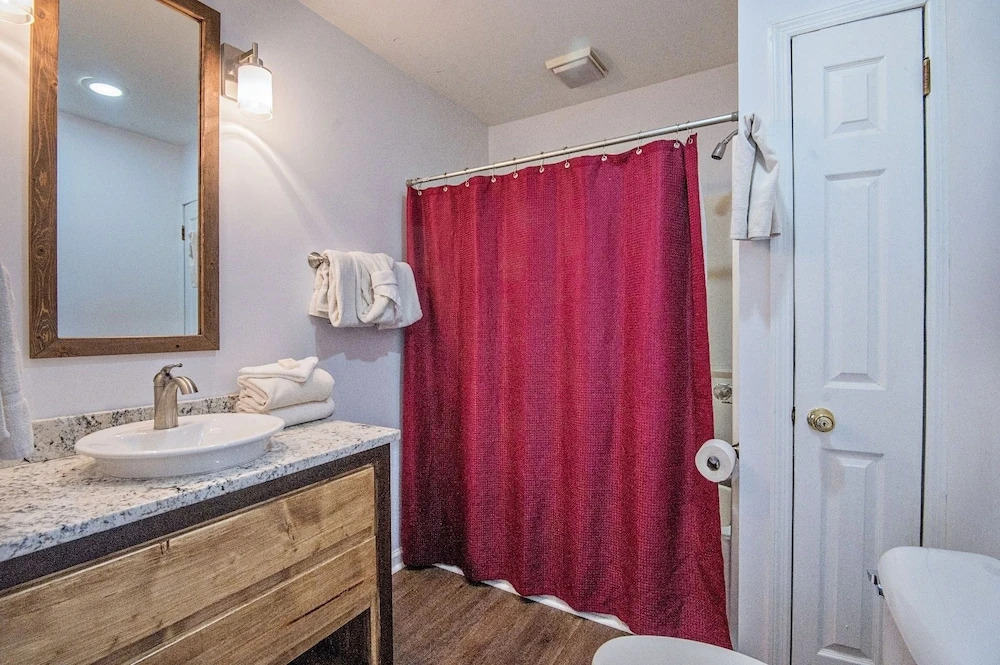 Our Tennessee Mountain Home - Great Location! Close To All The Action! 2 Bedroom Cabin by RedAwning