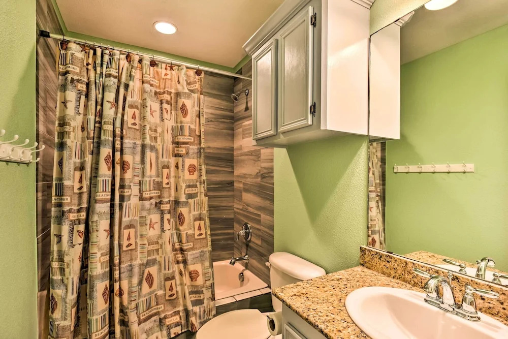 Near Beach & Golfing: Port Aransas Condo w/ Deck
