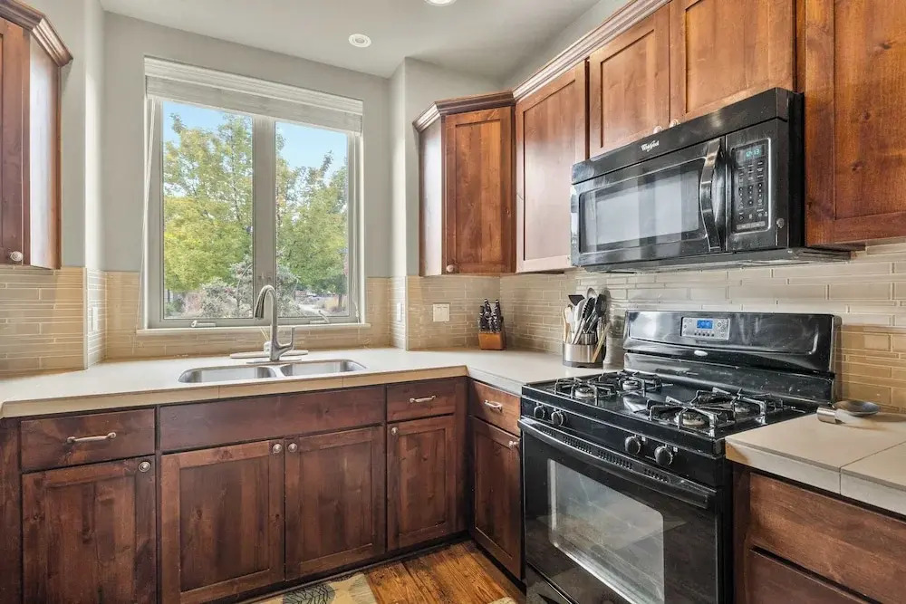 Hot-tub, Pet-friendly, 30 min to Mt Bachelor!