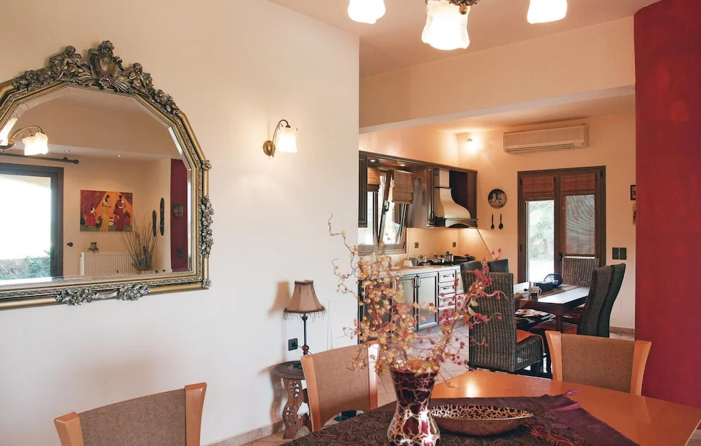Beautiful Home in Finikia With Wifi and 3 Bedrooms
