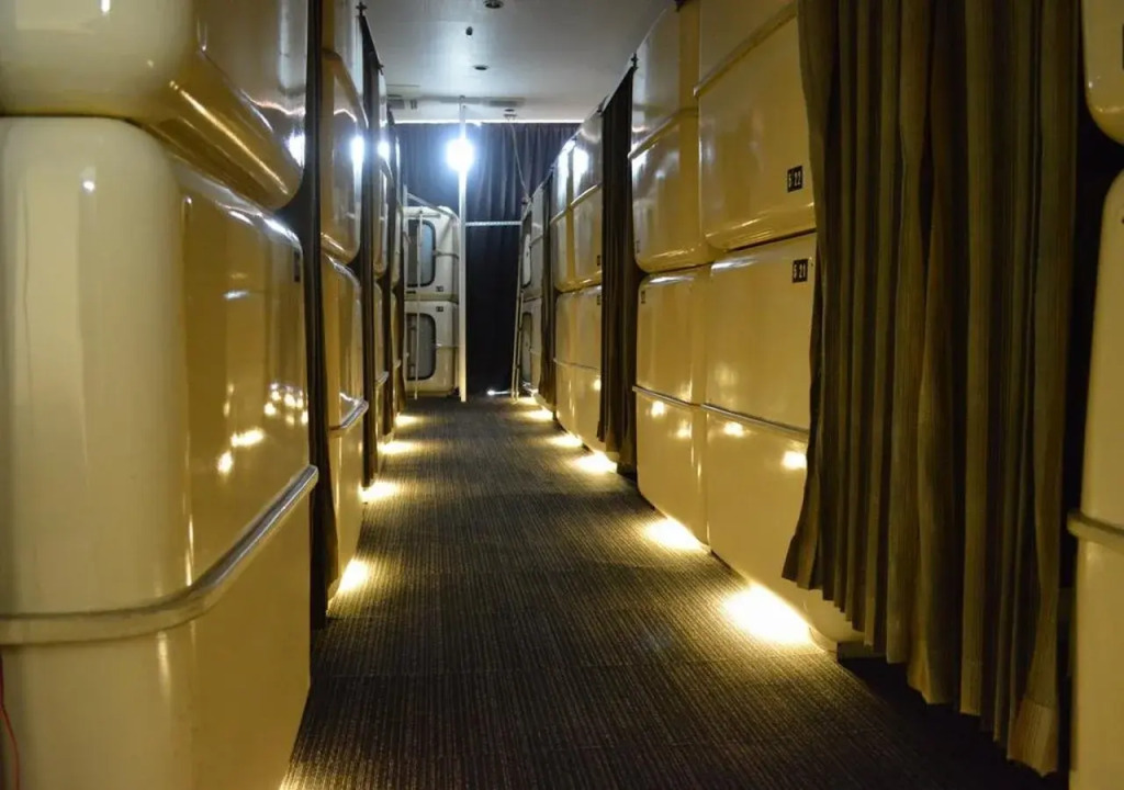 Atsugi Capsule Hotel