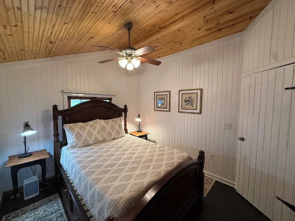 Log Cabin Retreat Two Cabins, One Stay