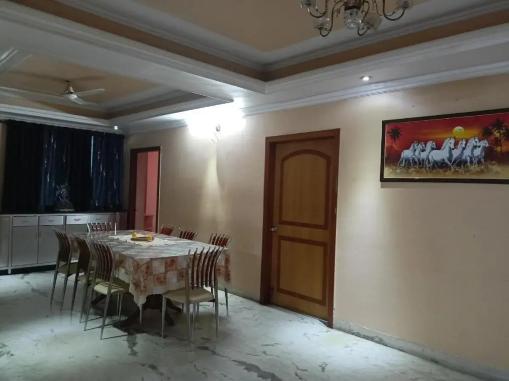 TRS Townhouse Inn