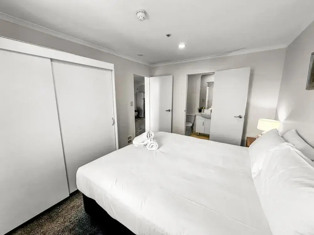 2BR Newmarket Retreat near Broadway: Zodiak Stays