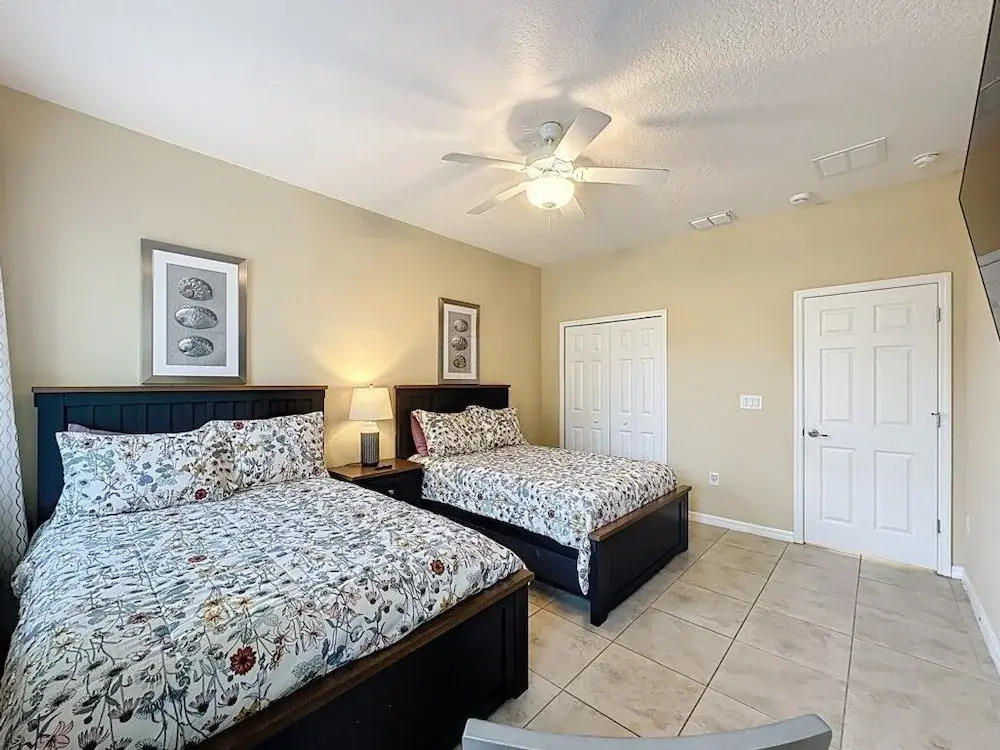 Veranda Home, 8br, 6 En-suites, Lake View,pool/spa 8 Bedroom Villa by RedAwning