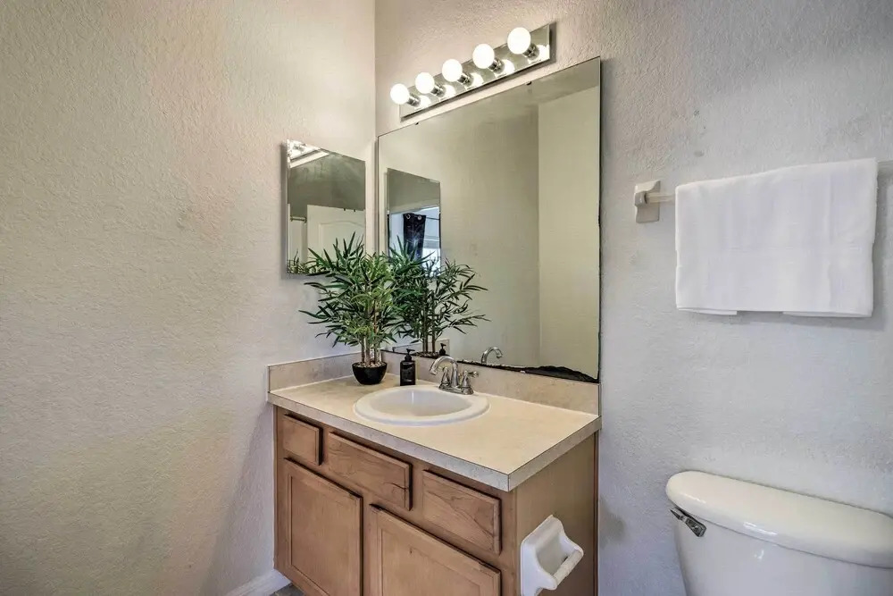 Kissimmee Townhome w/ Pool Access ~ 7 Mi to Disney