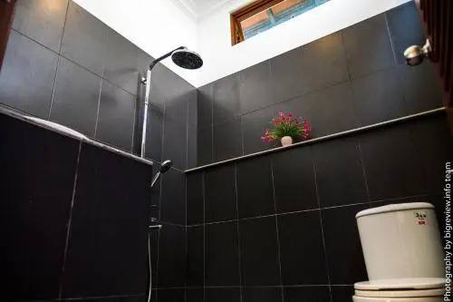 The Art Guesthouse And Massage