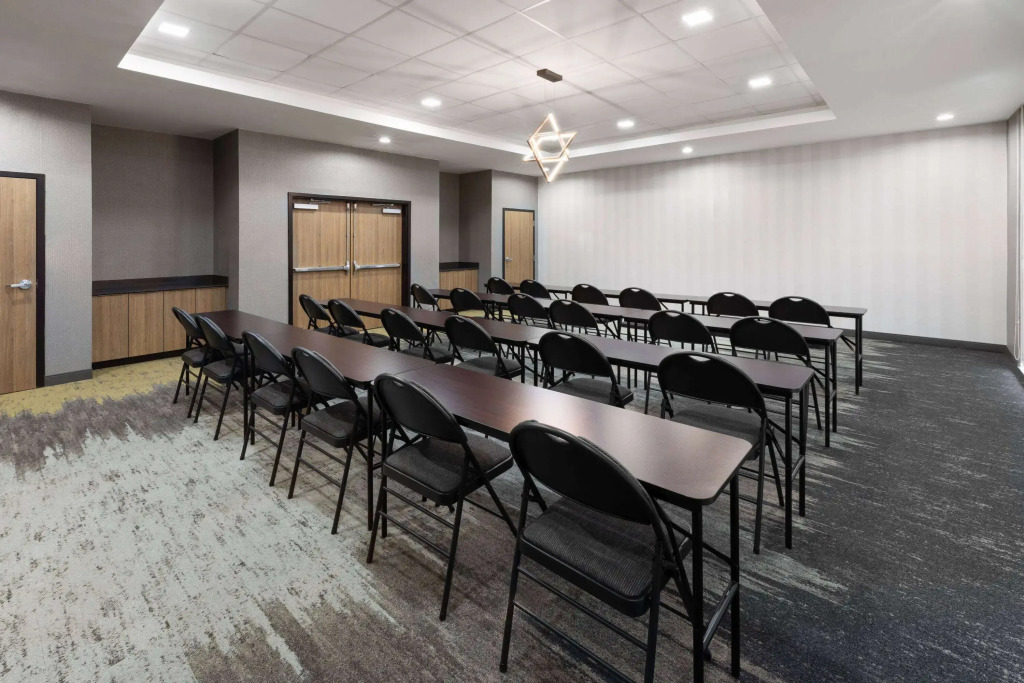 La Quinta Inn & Suites by Wyndham El Paso East Loop-375