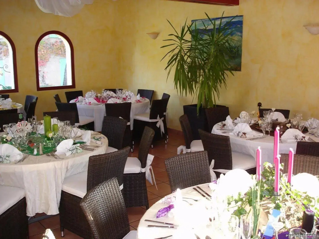 Logis Hotel Restaurant Uzès Pont du Gard