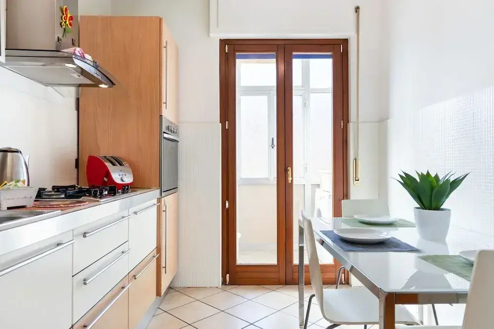 Bright flat next to the Vomero