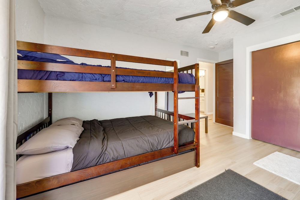 Spacious Home - 6 Mi to Downtown Fresno!