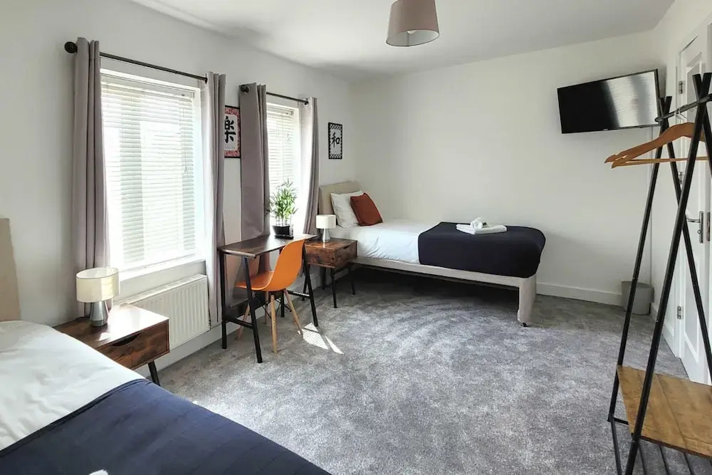 Last Minute Deals 4BR House of Four Chimneys