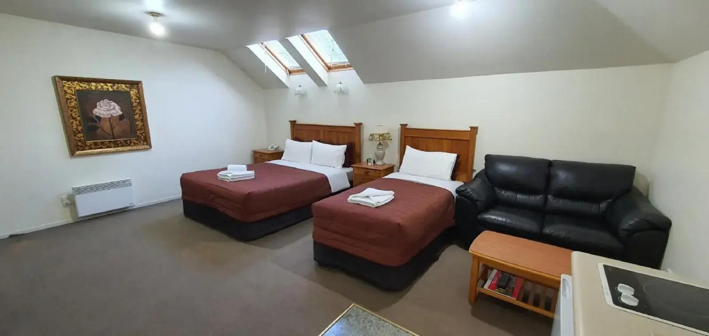 Rosewood Court Motel