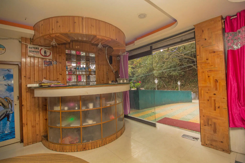 OYO 27898 Hotel Isita International