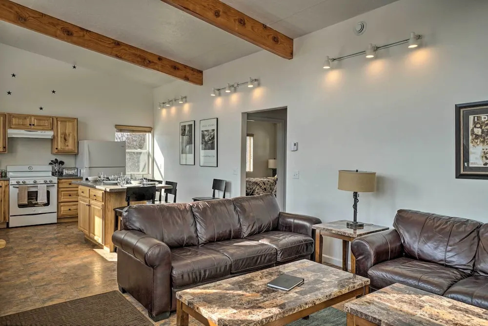 Pet-friendly Duplex w/ Northern Lights Aurora View