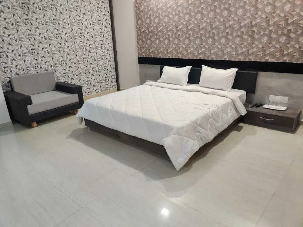 The Grand Takshak Hotel