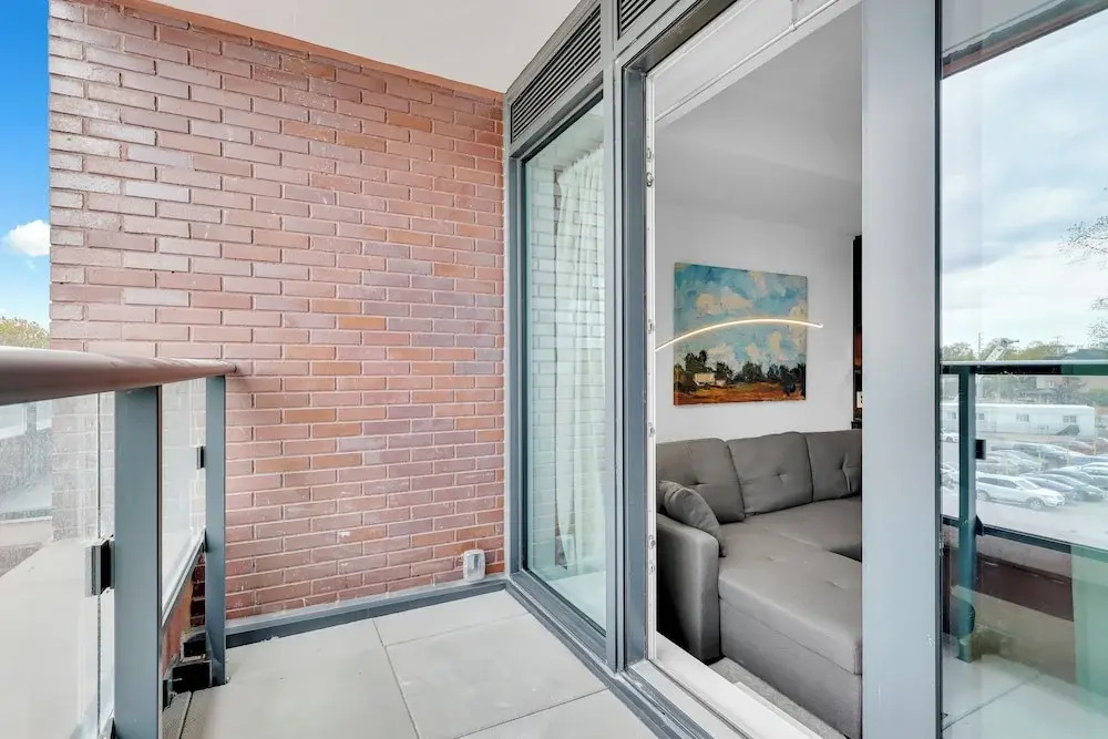 Modern suite steps to port credit Go