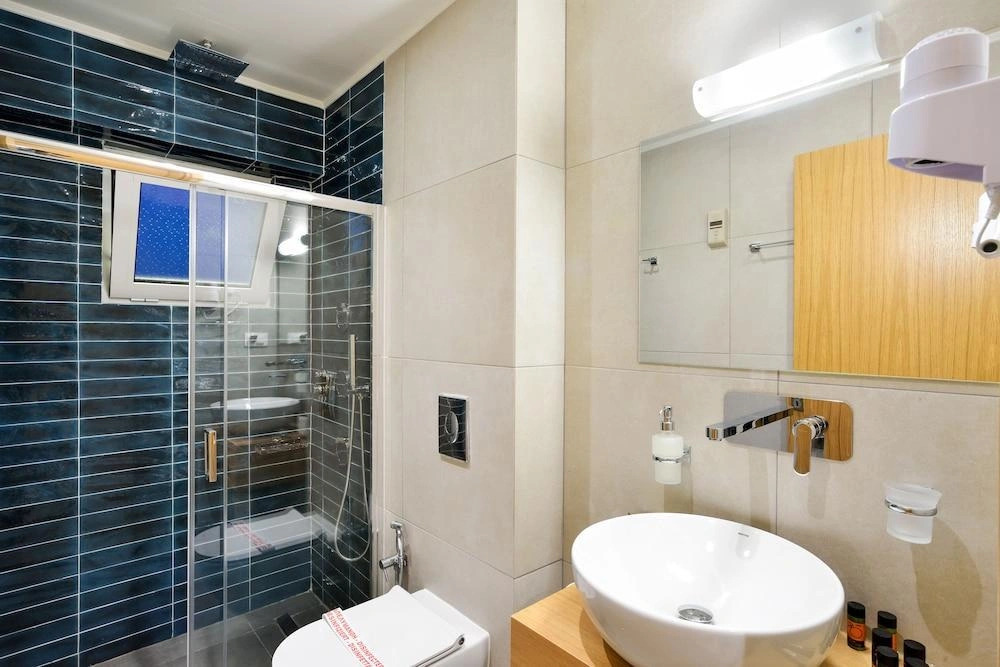 Stylish S&k 'k' Villa 200m From The Beach