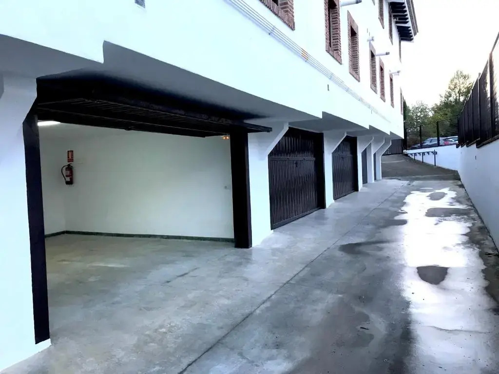 Vistaluque - Casa Adosada de 3 habitaciones con Piscina y Pista de Padel