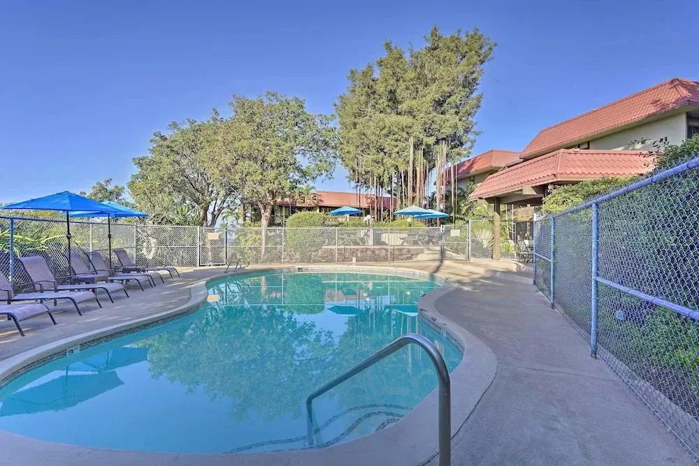 < 1 Mi to Beach + Town! Airy Kailua-kona Condo