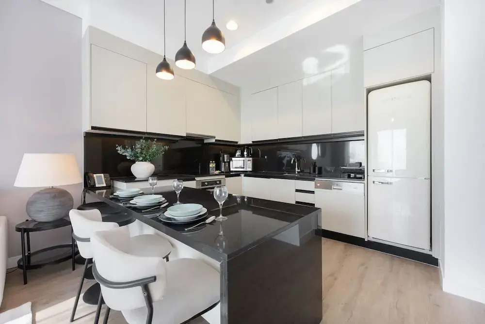 Grand Stay in This 1 Bedroom Flat That Sleeps 4