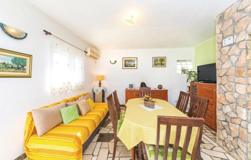 Nice Apartment in Seget Vranjica With 2 Bedrooms and Wifi
