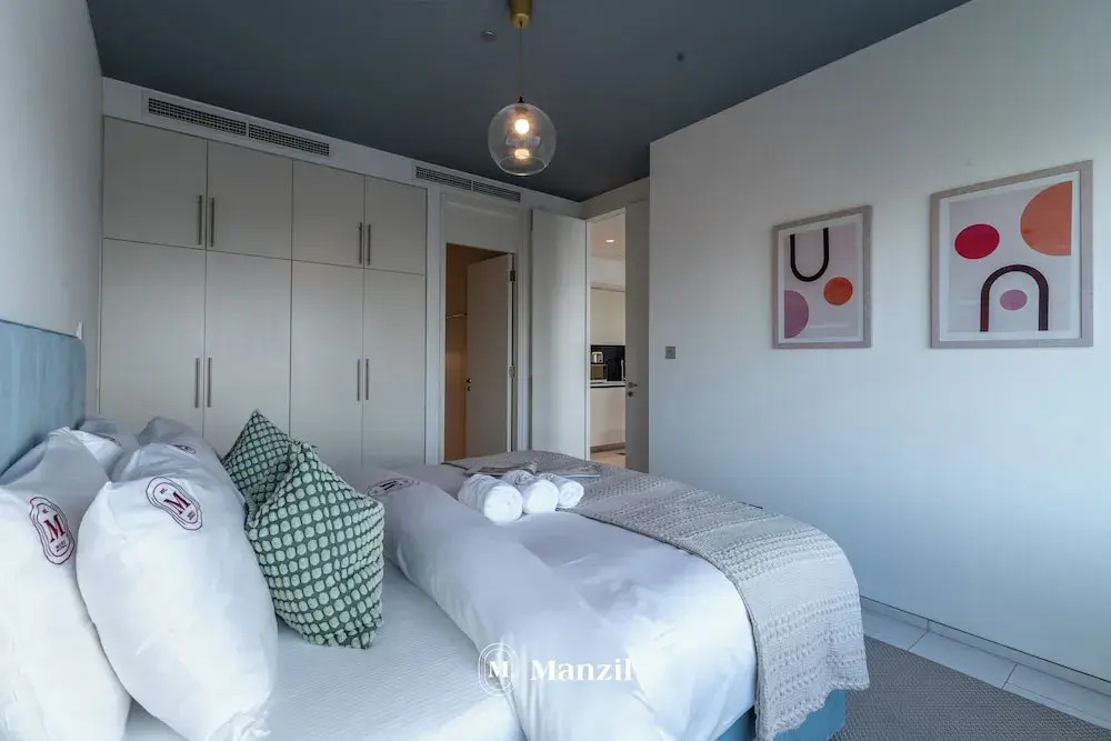 Manzil-1BR Apartment with Skyline Views