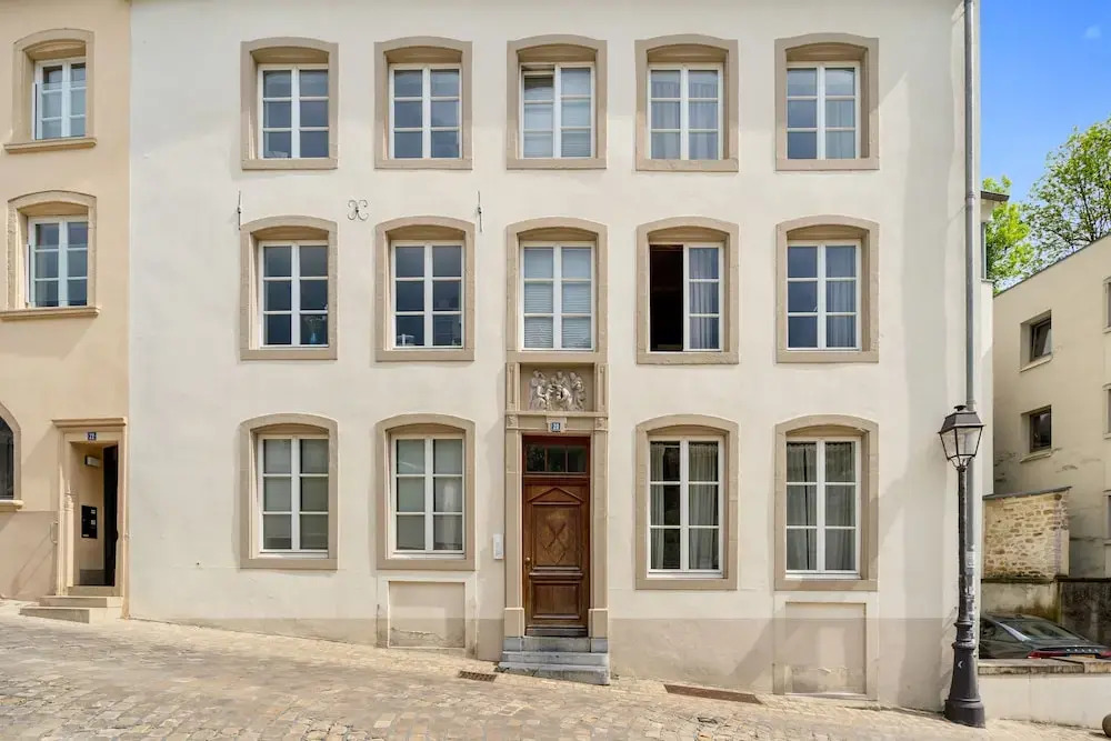 Modern Apt Old Town w Panoramic View ID4