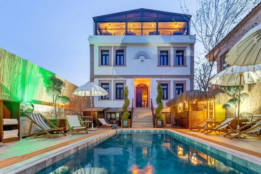 Parna Hotel