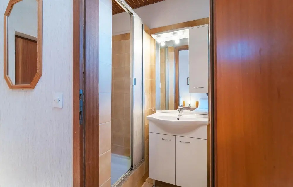 Awesome Apartment in Splitska With 2 Bedrooms and Wifi