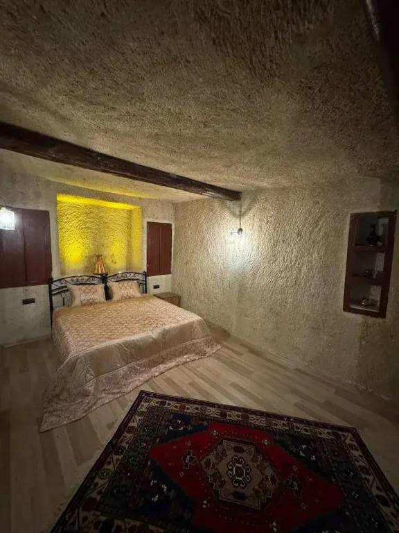 Colina Stone House