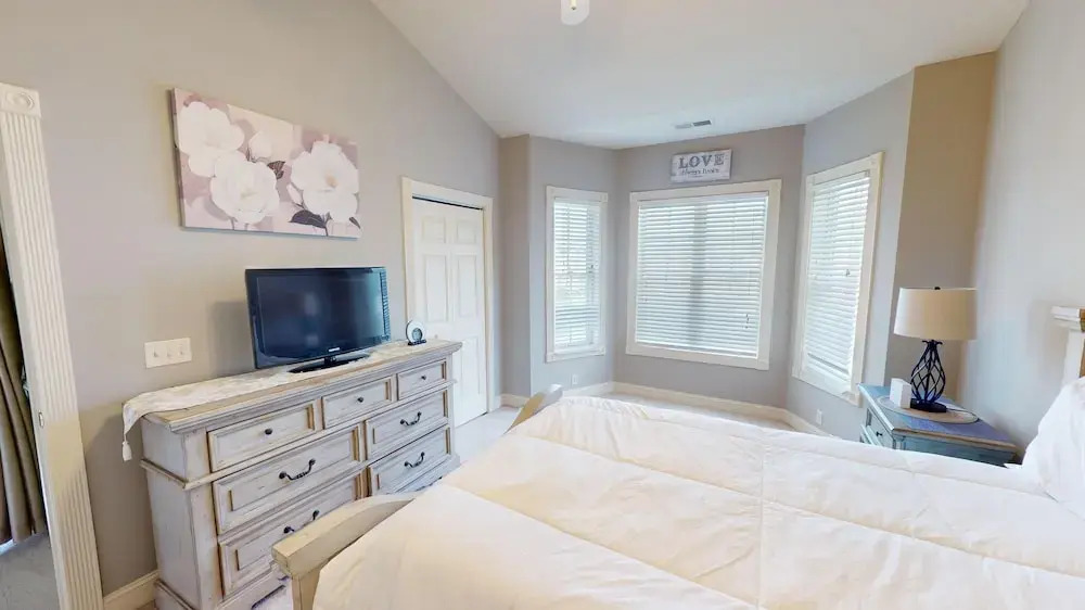 Magnolia Pointe Luster Leaf 4895-402