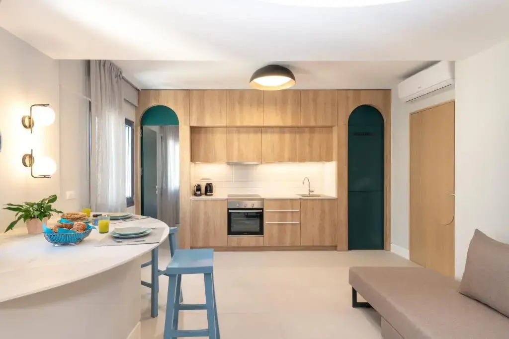 Evans Luxurious Apartment 4