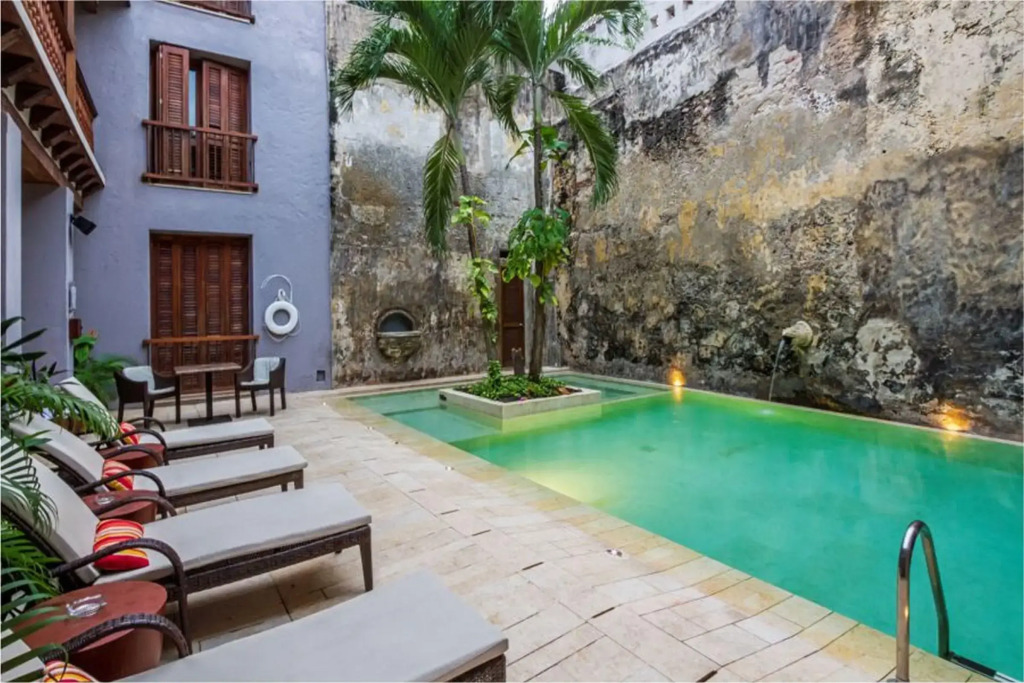 Ananda Hotel Boutique