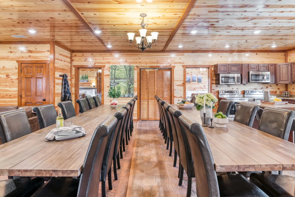 Boon by Avantstay 40-guest Luxe Smokies Retreat