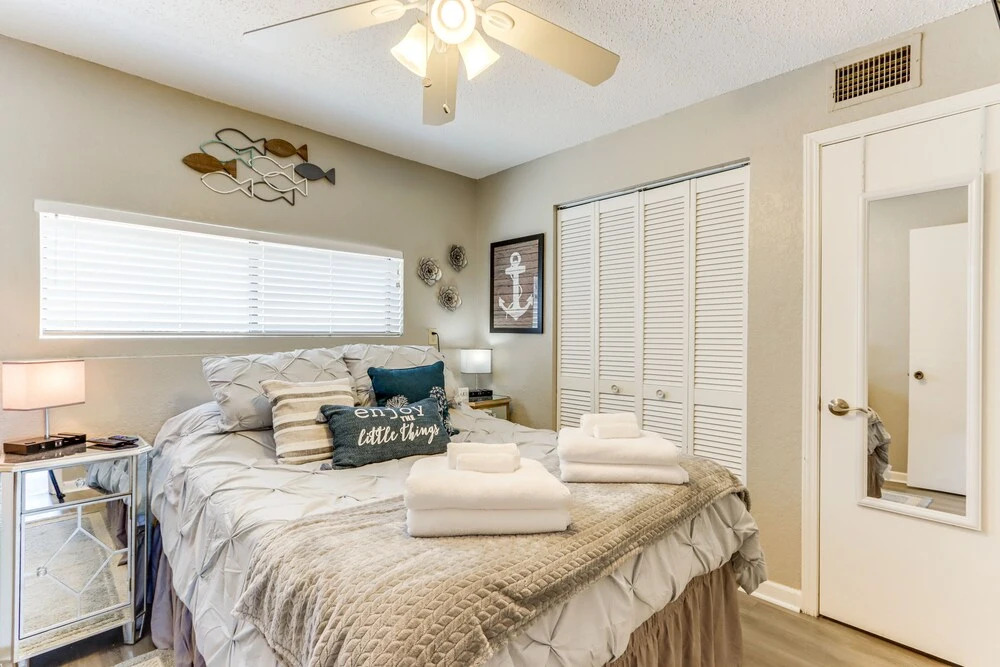 Pool Access & Lake View: Osage Beach Condo!