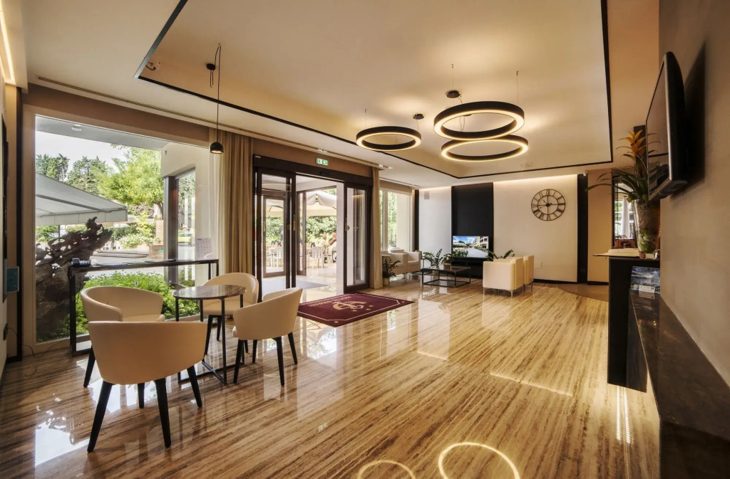 Hotel Bisesti ***S