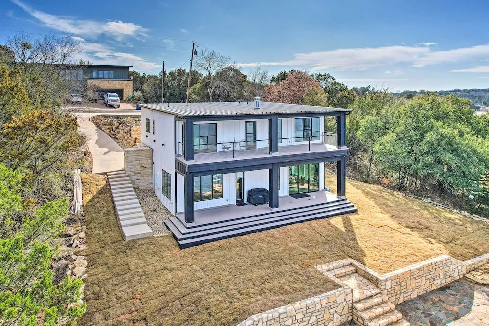 Luxury Lake Granbury Cliffside Home w/ Deck