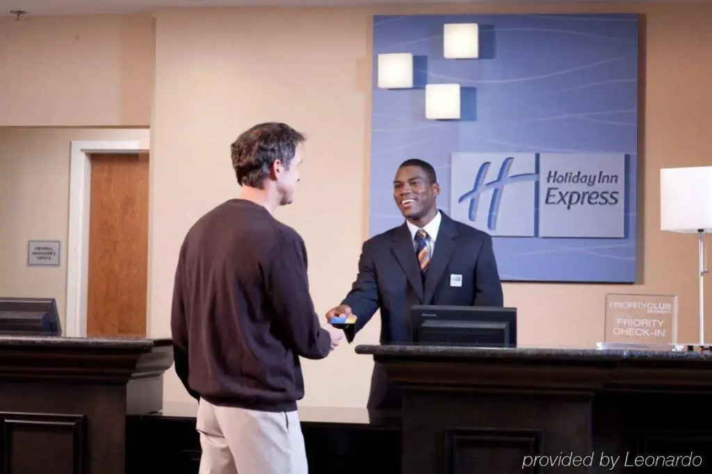 Holiday Inn Express & Suites - Huntsville Airport by IHG